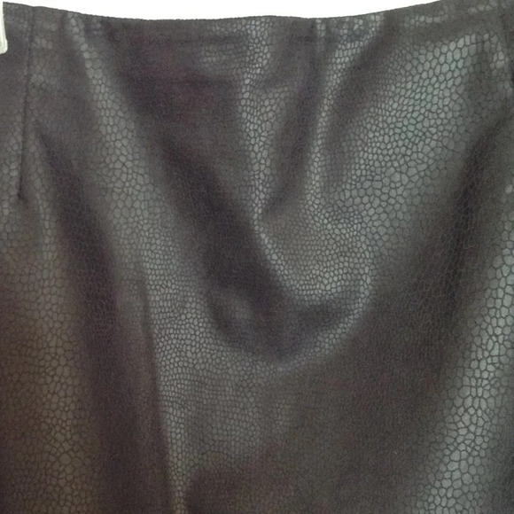 Peter Nygard Women's Black Faux Snakeskin Pencil Midi length Skirt Size 14 Work - Picture 2 of 5